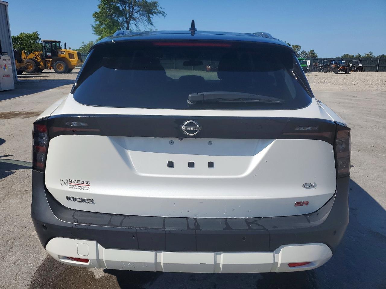 2025 Nissan Kicks Sr - Image 6