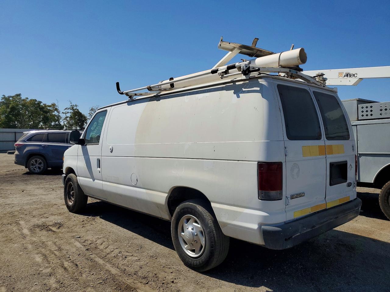 2010 Ford Econoline E250 Van - Image 2