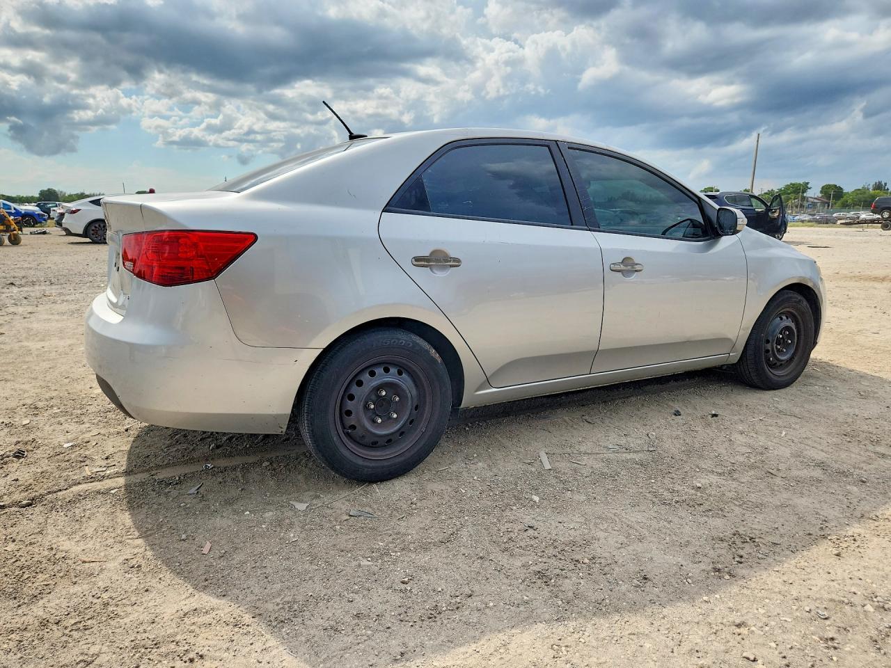 2010 Kia Forte Ex - Image 3