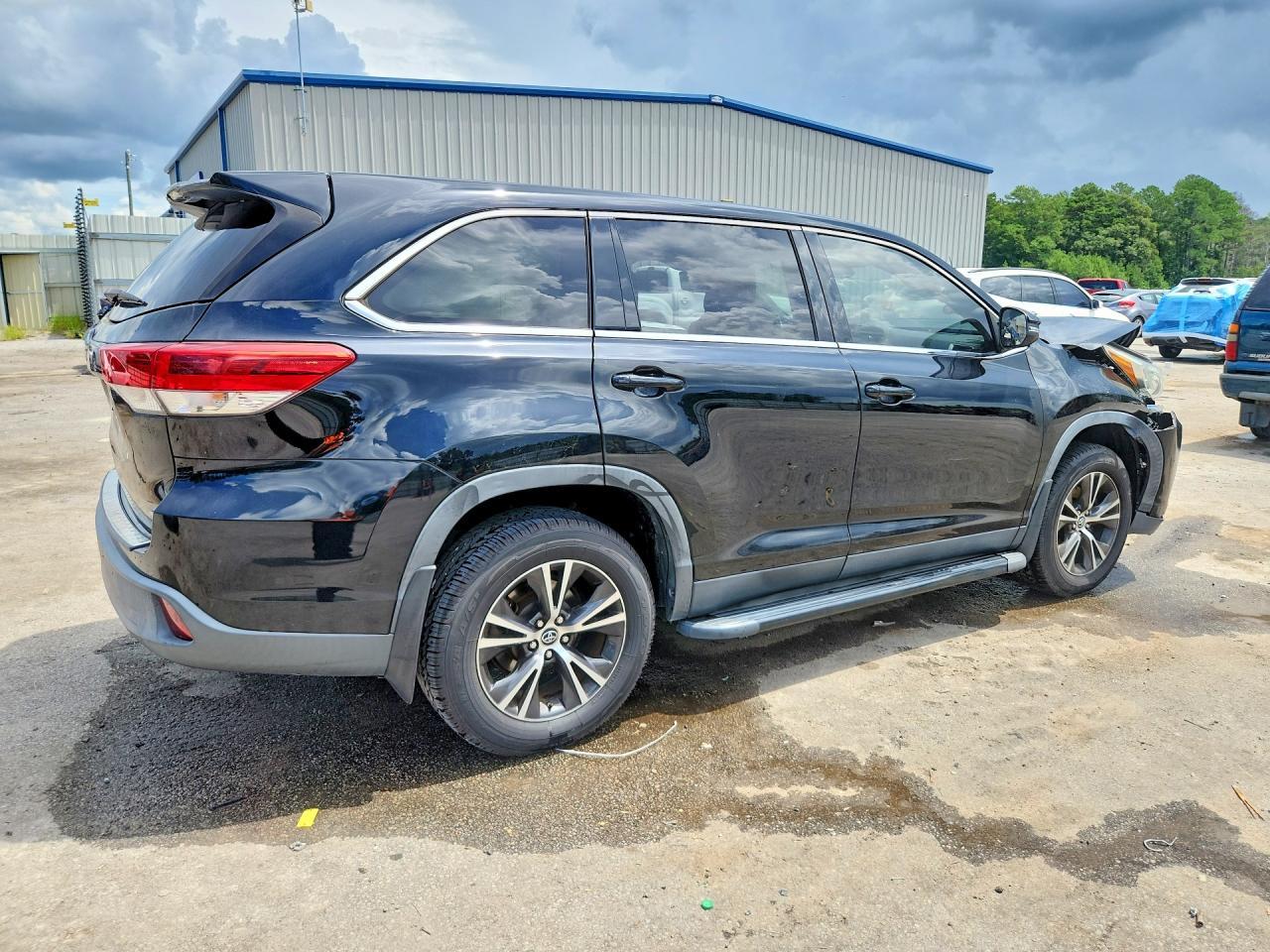 2019 Toyota Highlander Le - Фото 3