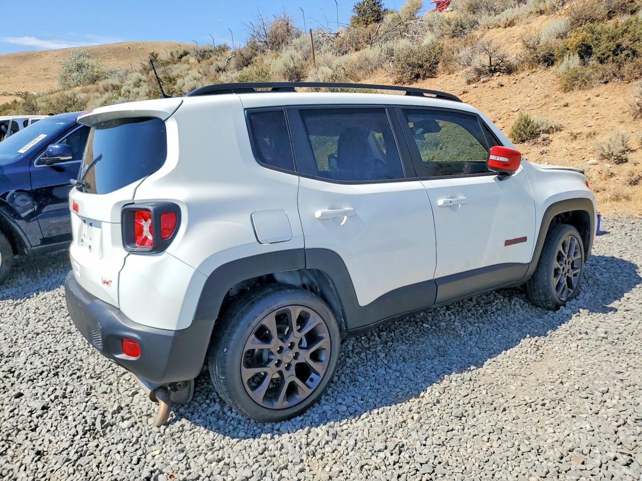 2023 Jeep Renegade Latitude - Фото 3