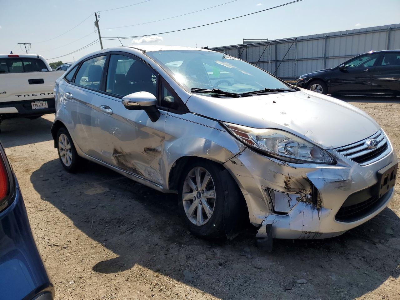 2013 Ford Fiesta Se - Image 4