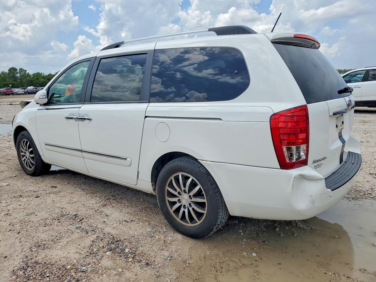 2012 Kia Sedona Ex - Image 2