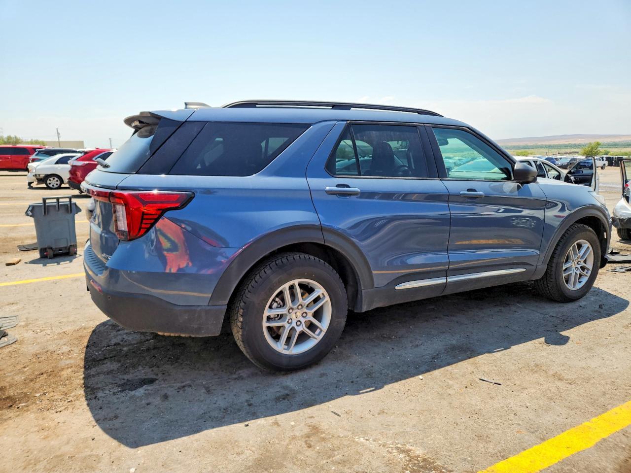 2025 Ford Explorer Active - Фото 3