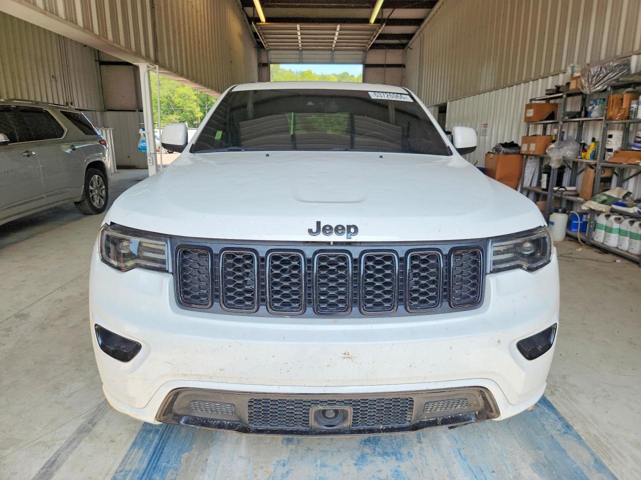 2021 Jeep Grand Cherokee Laredo - Image 5