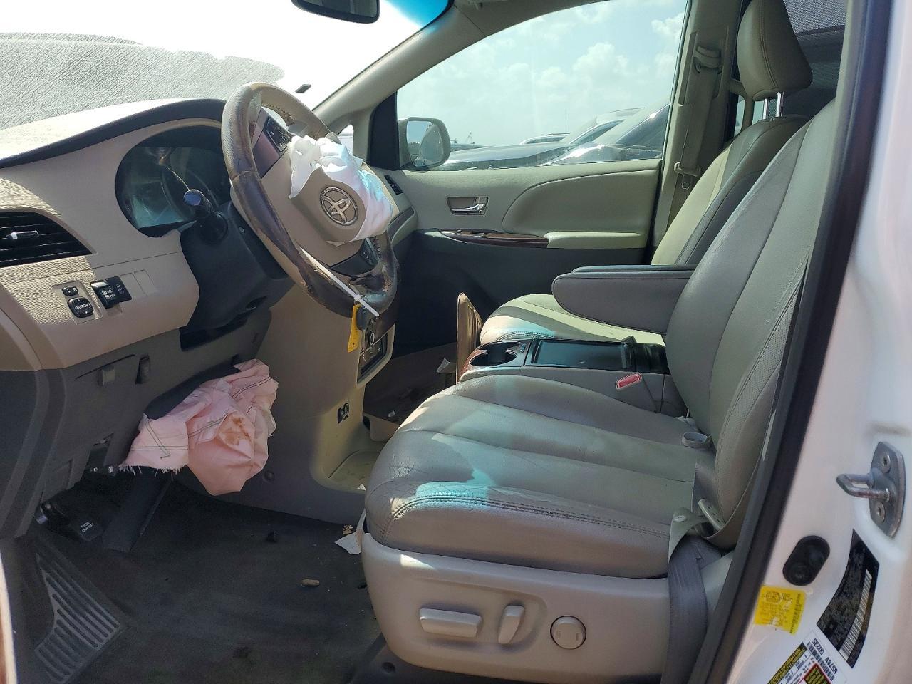 2012 Toyota Sienna Xle 8-Passenger - Image 7