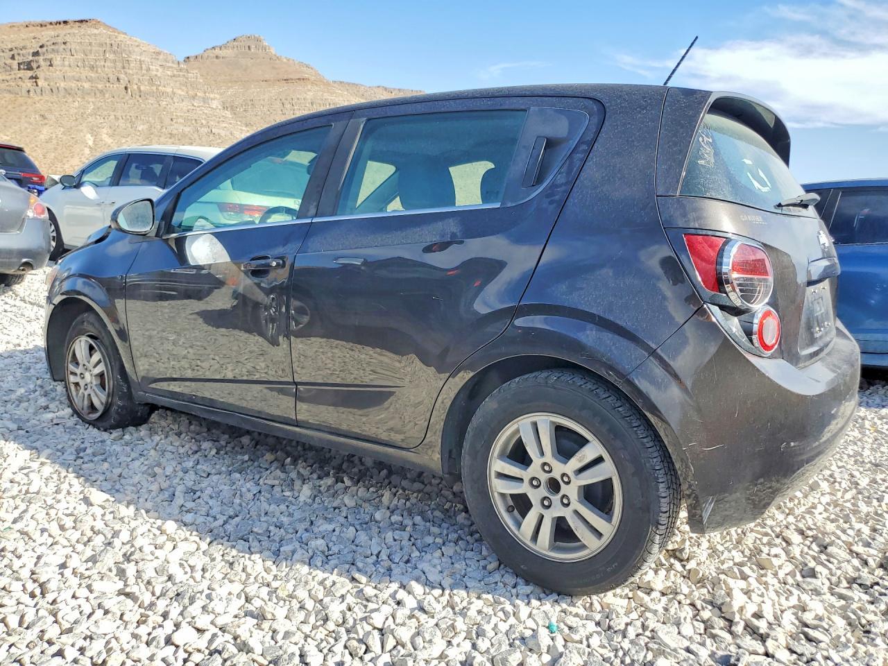 2015 Chevrolet Sonic Lt - Фото 2