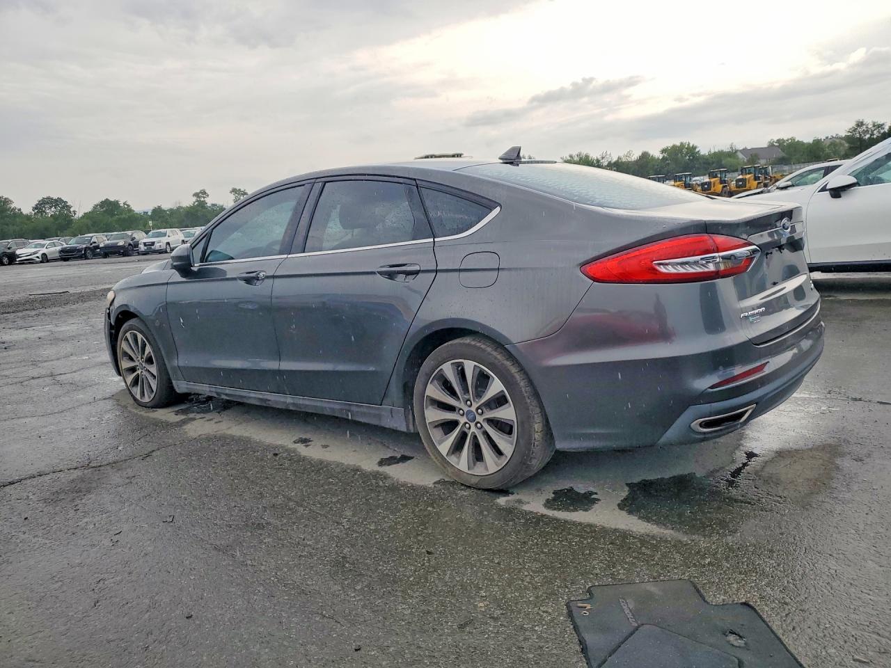 2019 Ford Fusion Se - Фото 2