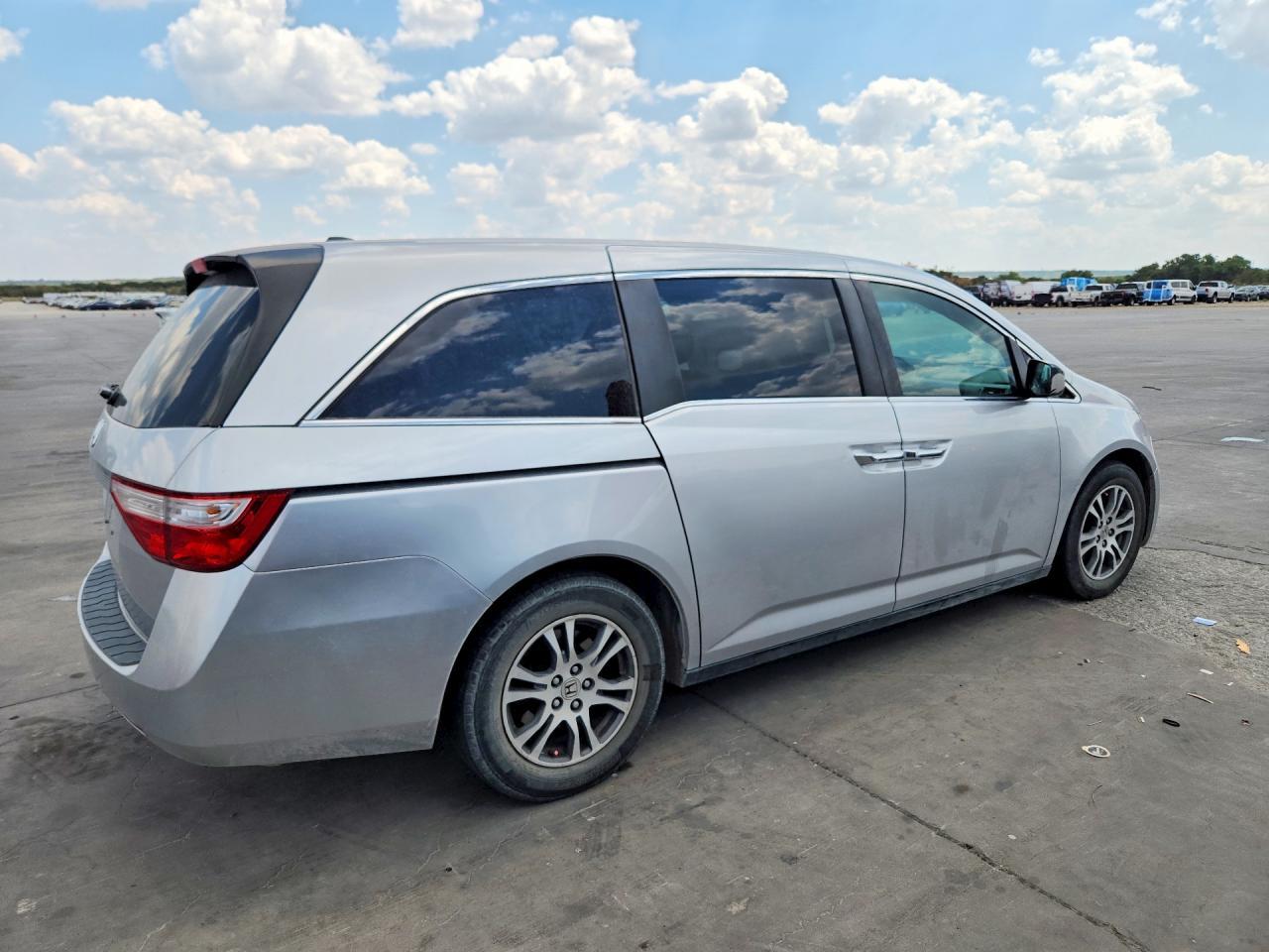 2013 Honda Odyssey Exl - Image 3