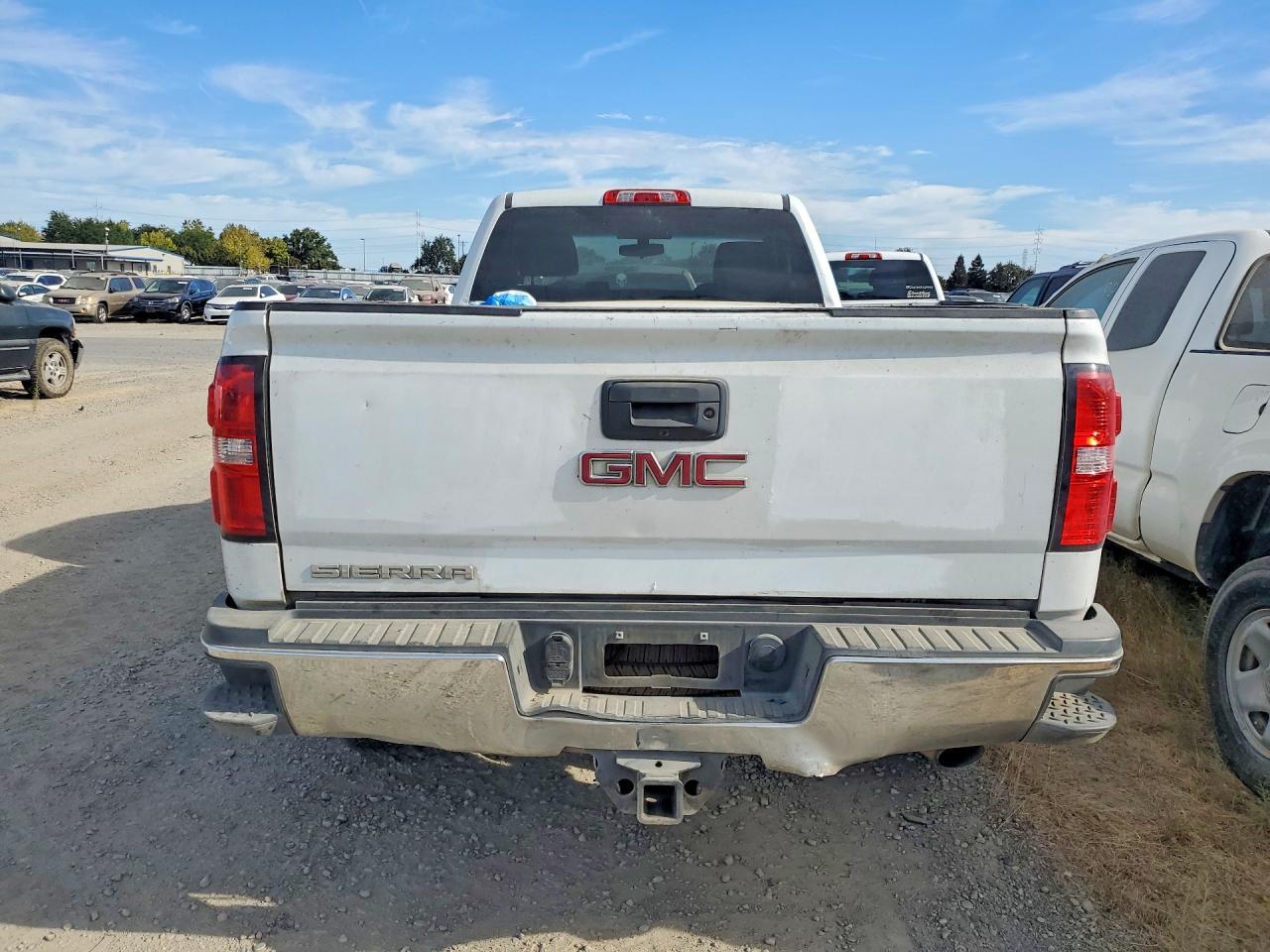 2017 GMC Sierra C2500 Heavy Duty - Image 6
