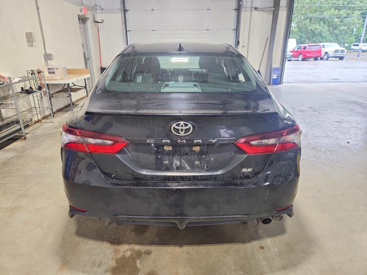 2021 Toyota Camry Se - Фото 6