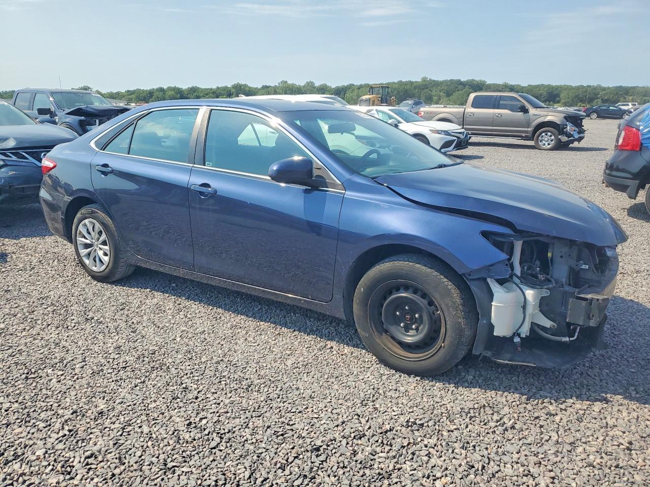 2017 Toyota Camry Le - Фото 4