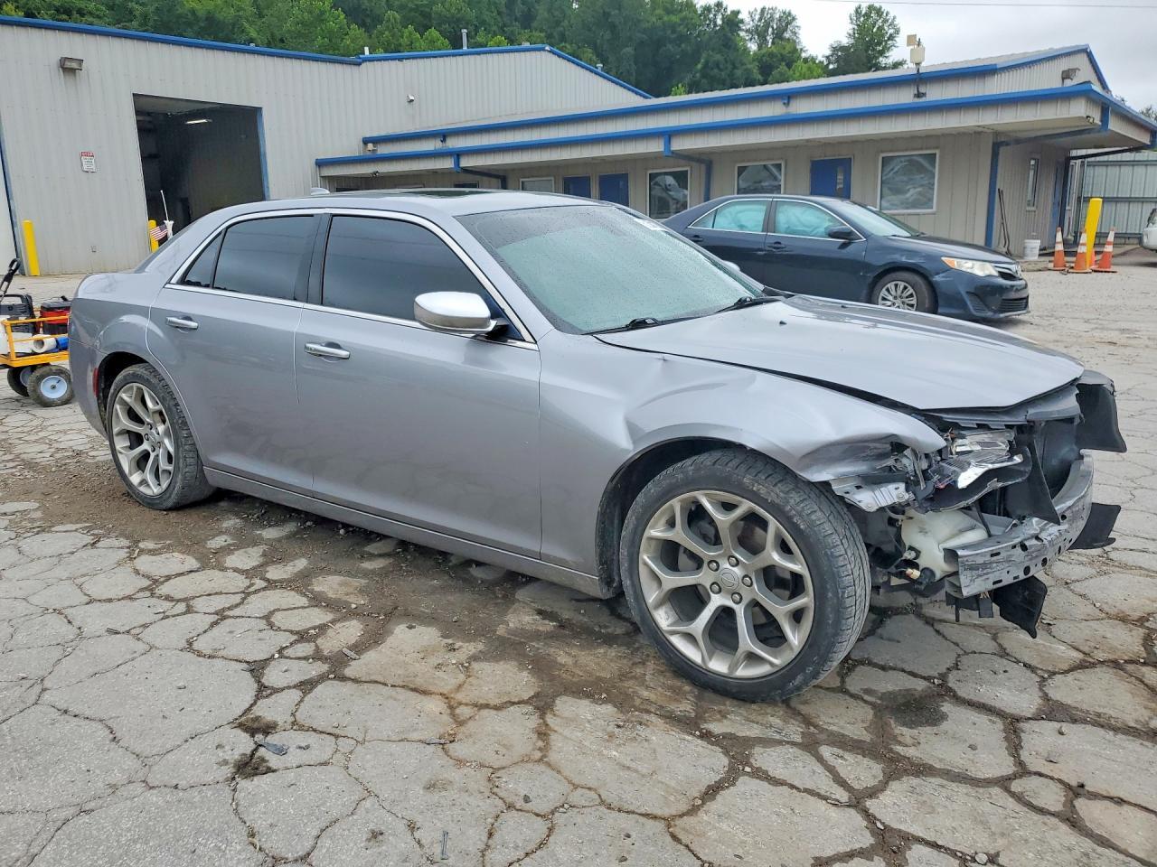 2017 Chrysler 300C Platinum - Фото 4