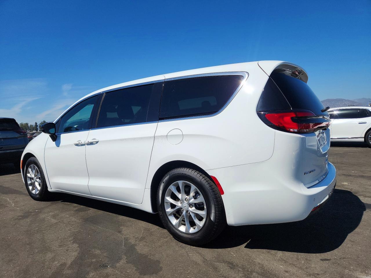 2026 Chrysler Pacifica Limited - Фото 2