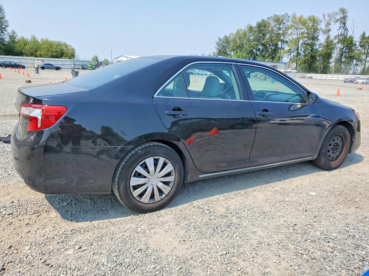 2014 Toyota Camry Le - Фото 3