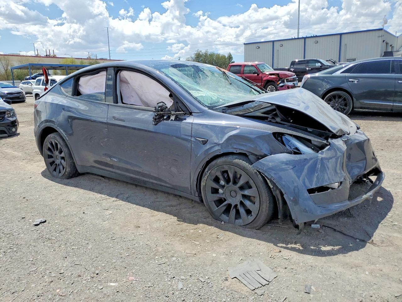 2023 Tesla Model Y - Фото 4