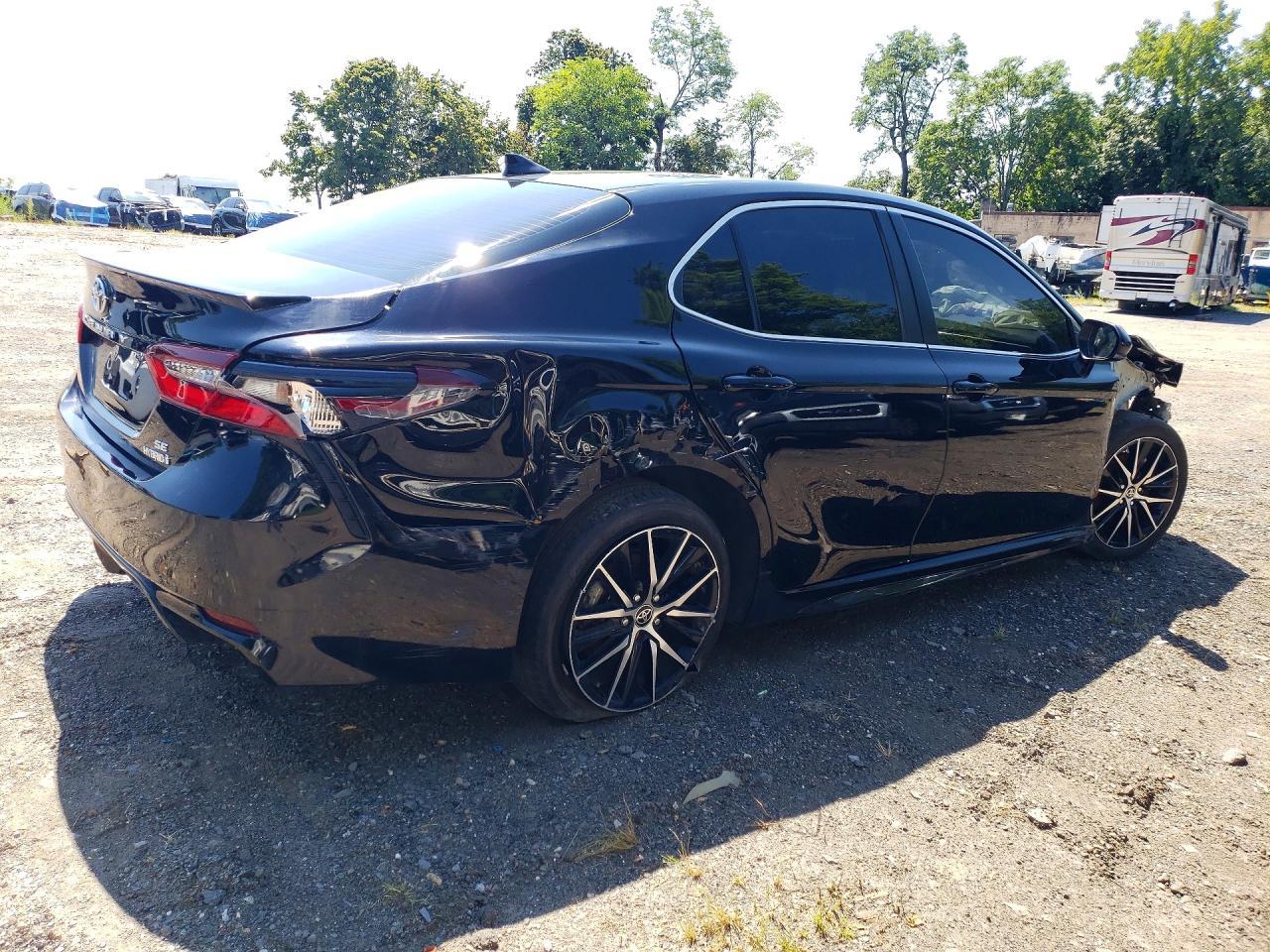 2023 Toyota Camry Hybrid Se - Image 3