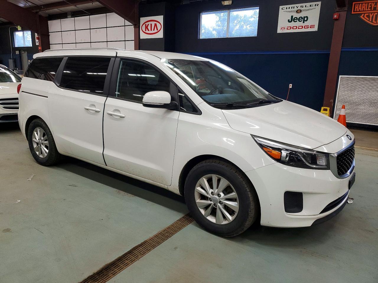2016 Kia Sedona Lx - Image 4