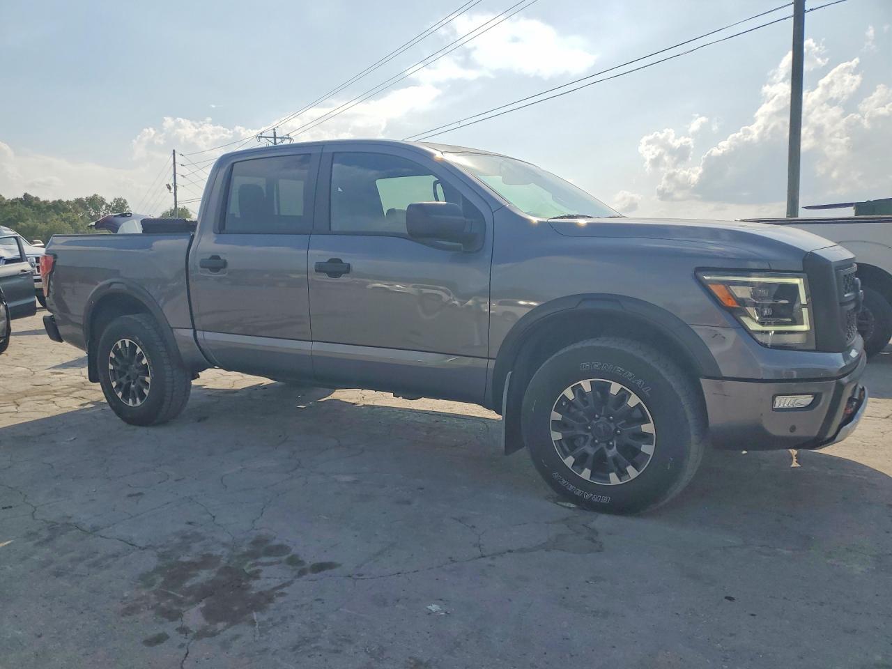 2022 Nissan Titan Pro-4X - Image 4