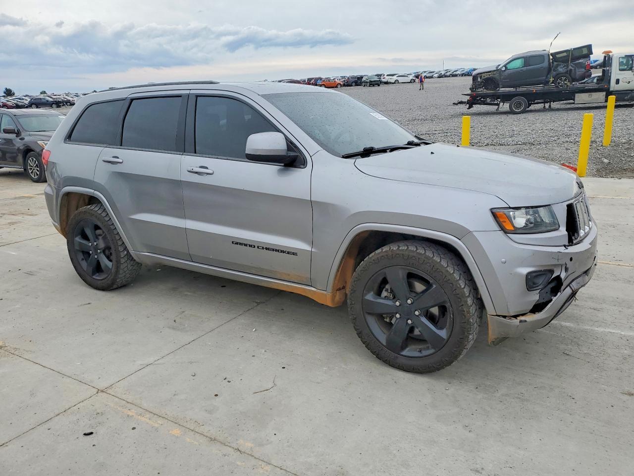 2015 Jeep Grand Cherokee Laredo - Image 4