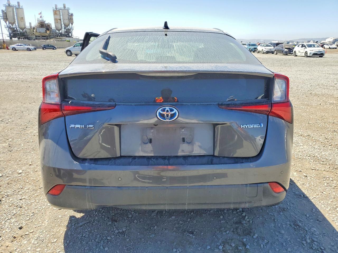 2021 Toyota Prius Le - Фото 6