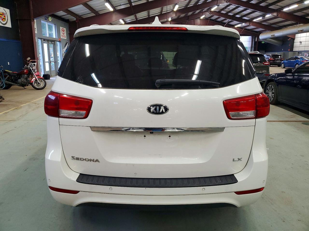 2016 Kia Sedona Lx - Image 6