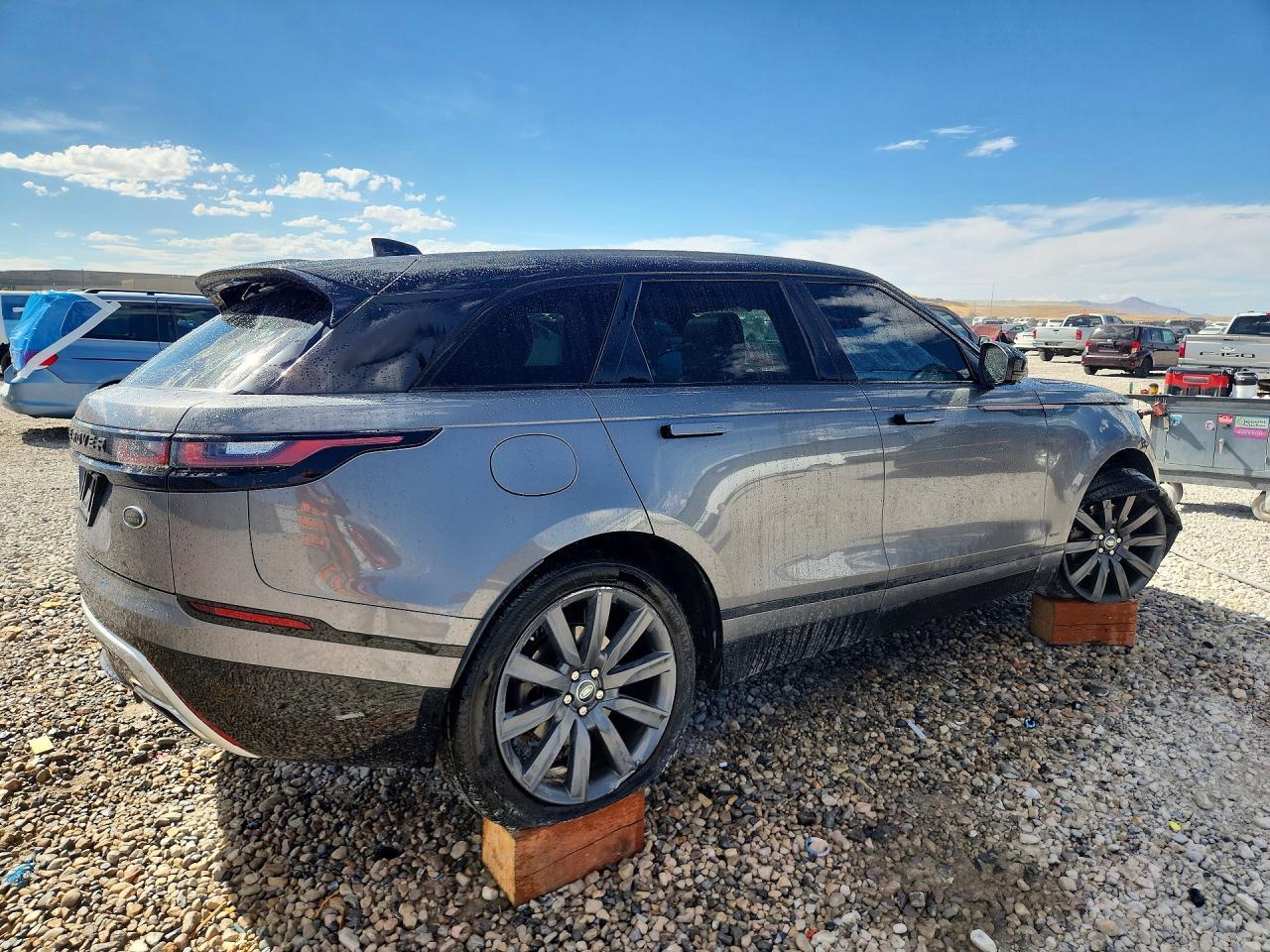 2018 Land Rover Range Rover Velar R-Dynamic Hse - Image 3