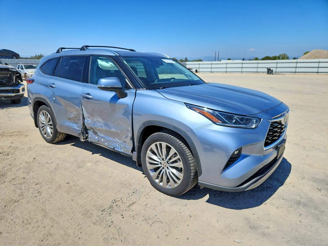 2022 Toyota Highlander Platinum - Image 4