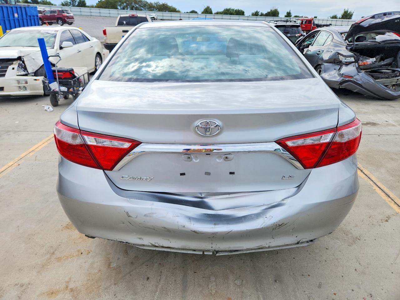 2016 Toyota Camry Le - Фото 6