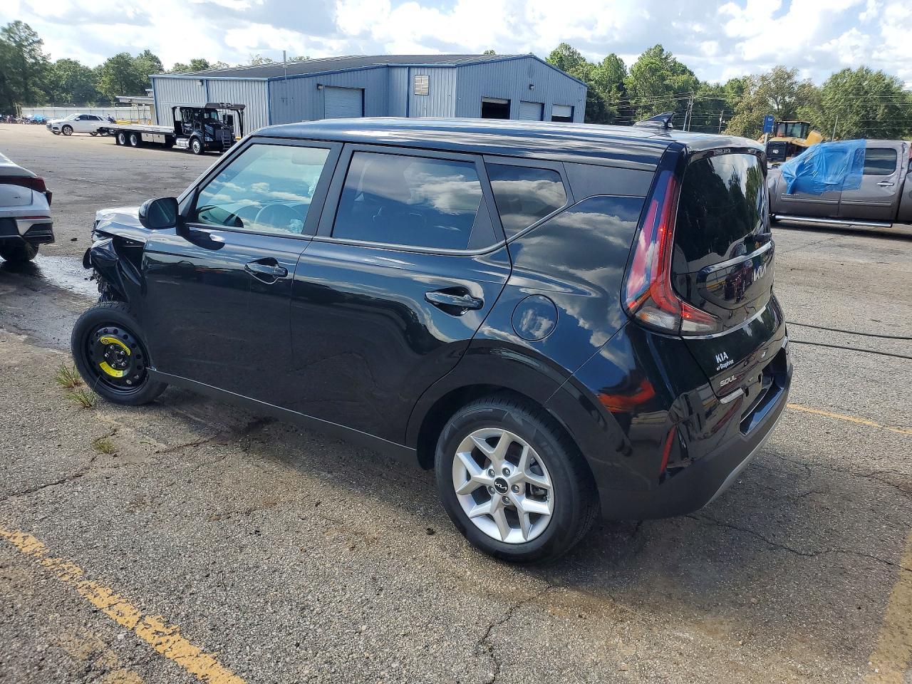 2025 Kia Soul Lx - Image 2