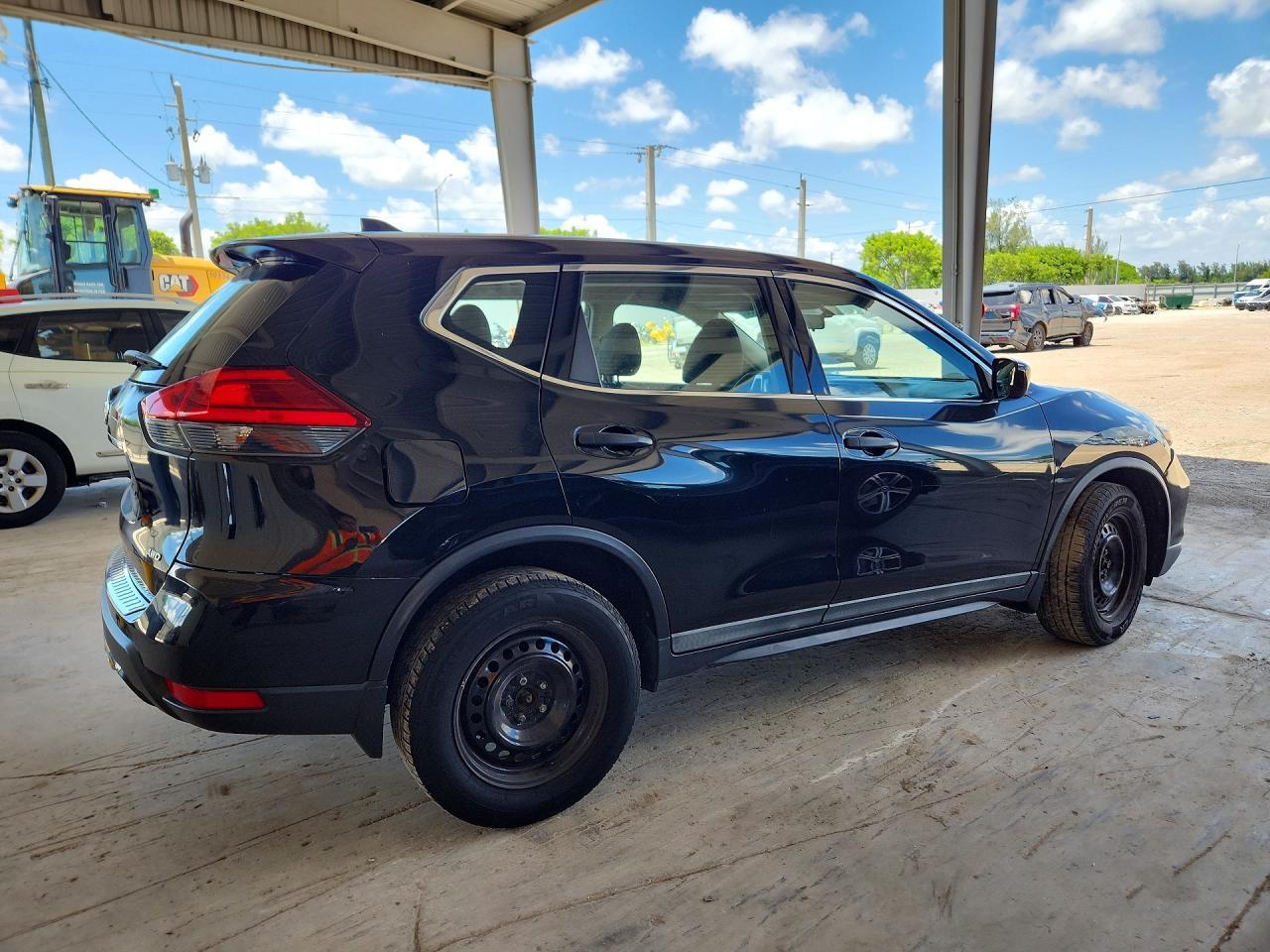 2017 Nissan Rogue S - Фото 3
