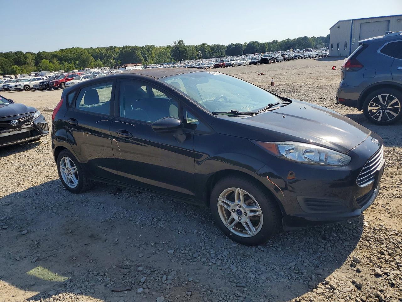 2019 Ford Fiesta Se - Image 4