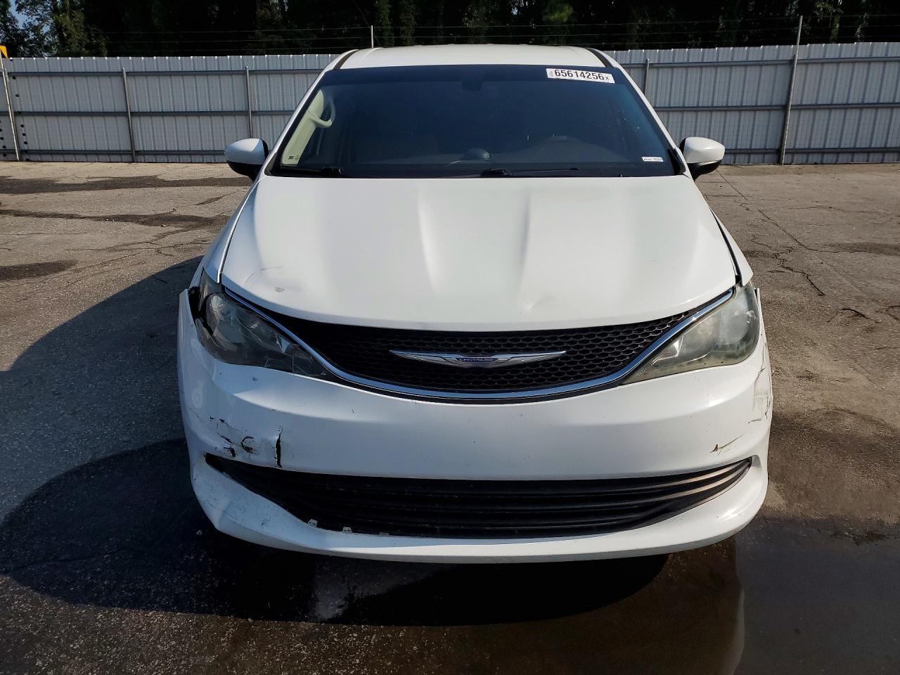 2017 Chrysler Pacifica Touring - Image 5