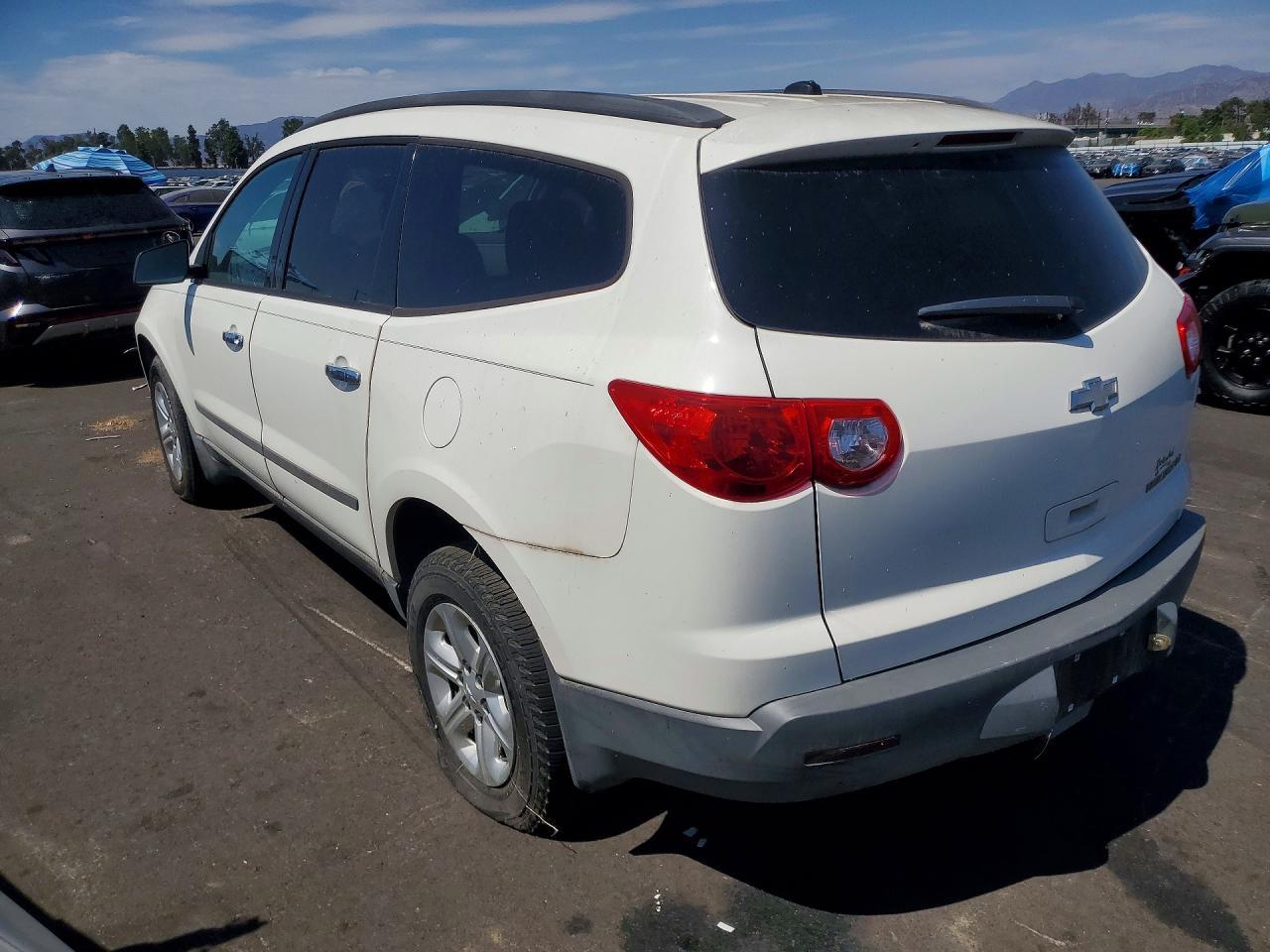 2012 Chevrolet Traverse Ls - Image 2