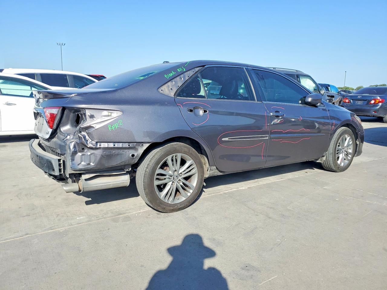 2015 Toyota Camry Se - Image 3