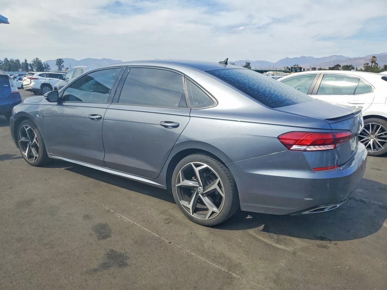 2020 Volkswagen Passat R-Line - Image 2