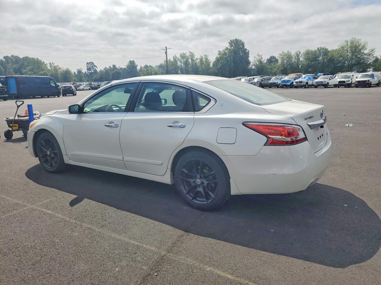 2014 Nissan Altima 2.5 S - Image 2
