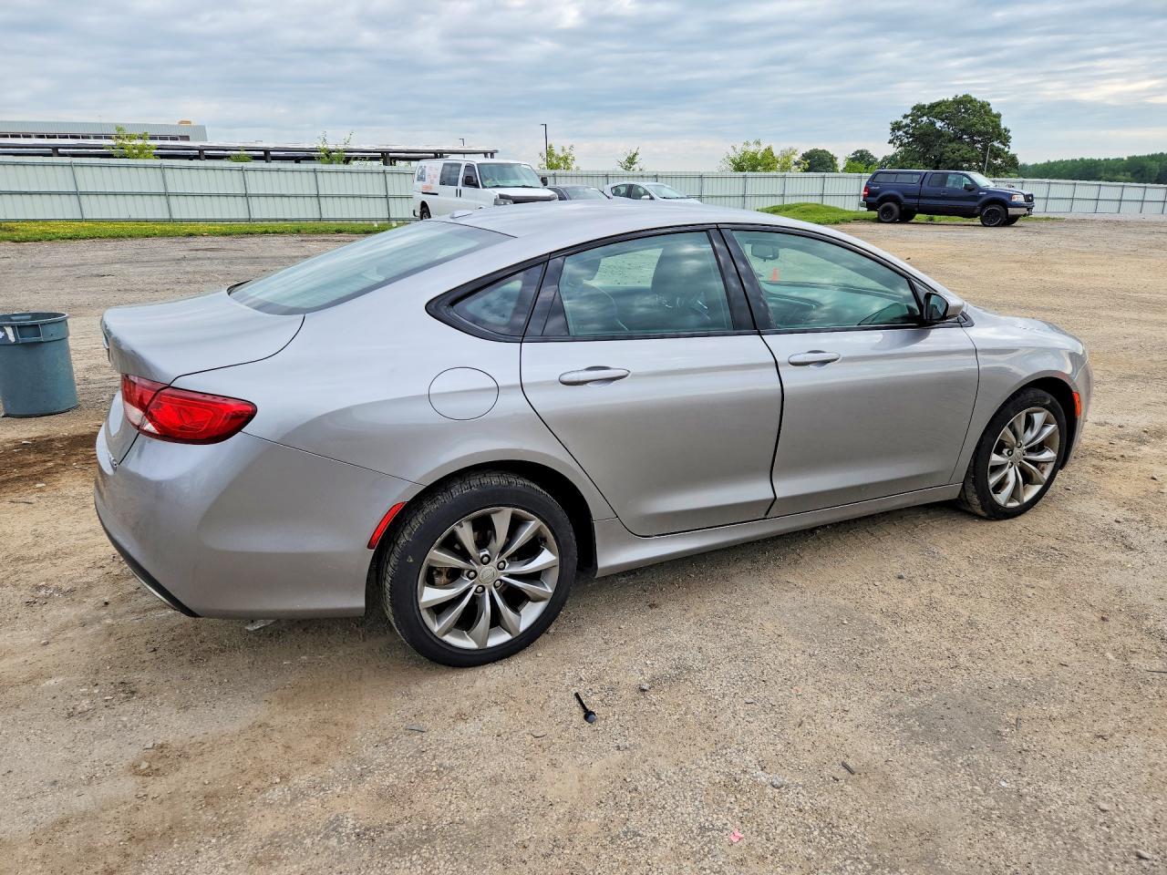 2016 Chrysler 200 S - Image 3