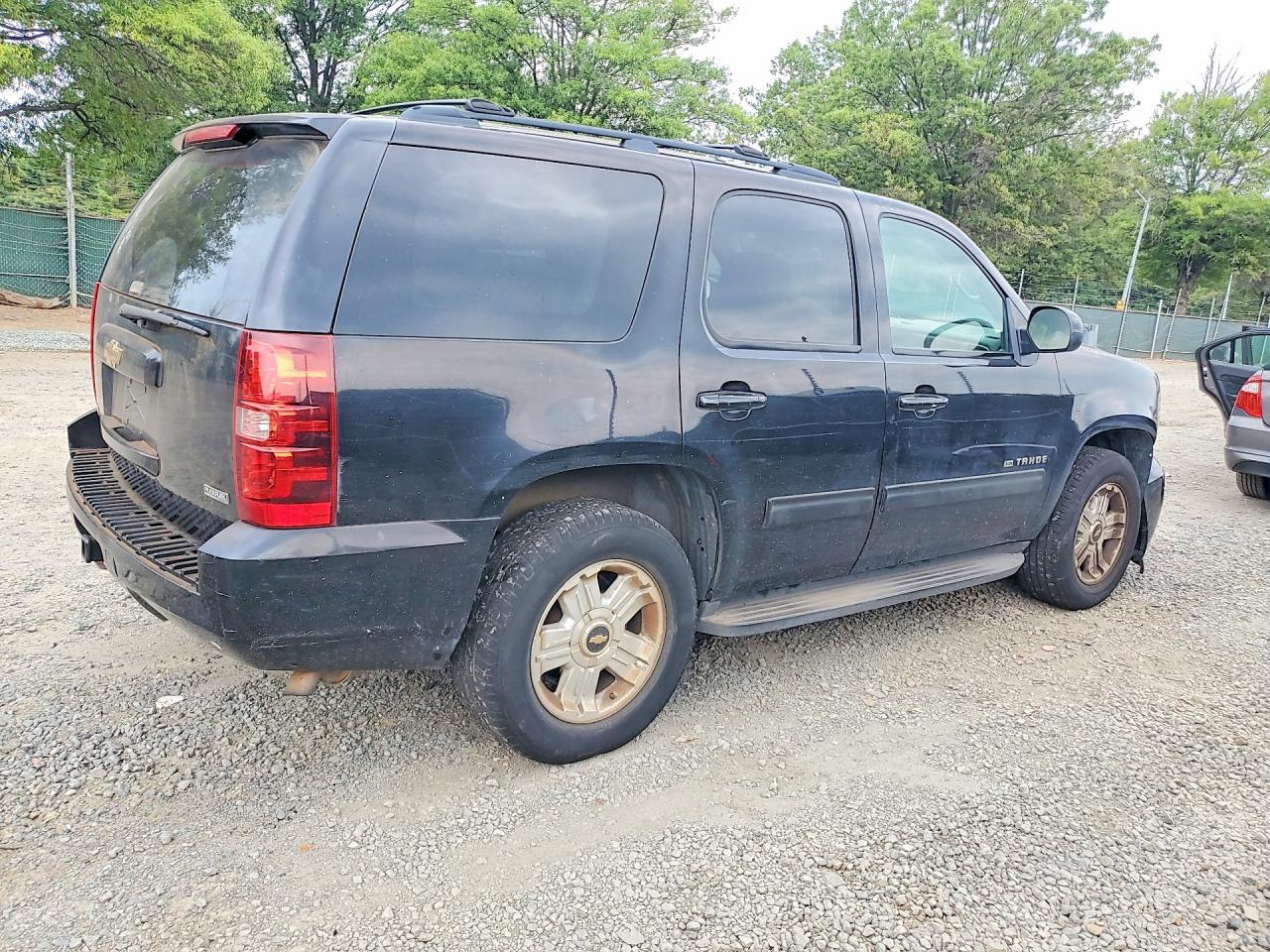 2009 Chevrolet Tahoe C1500 Lt - Image 3