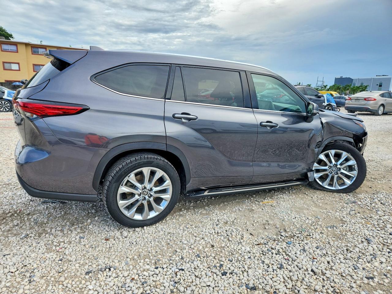 2023 Toyota Highlander Limited - Фото 3
