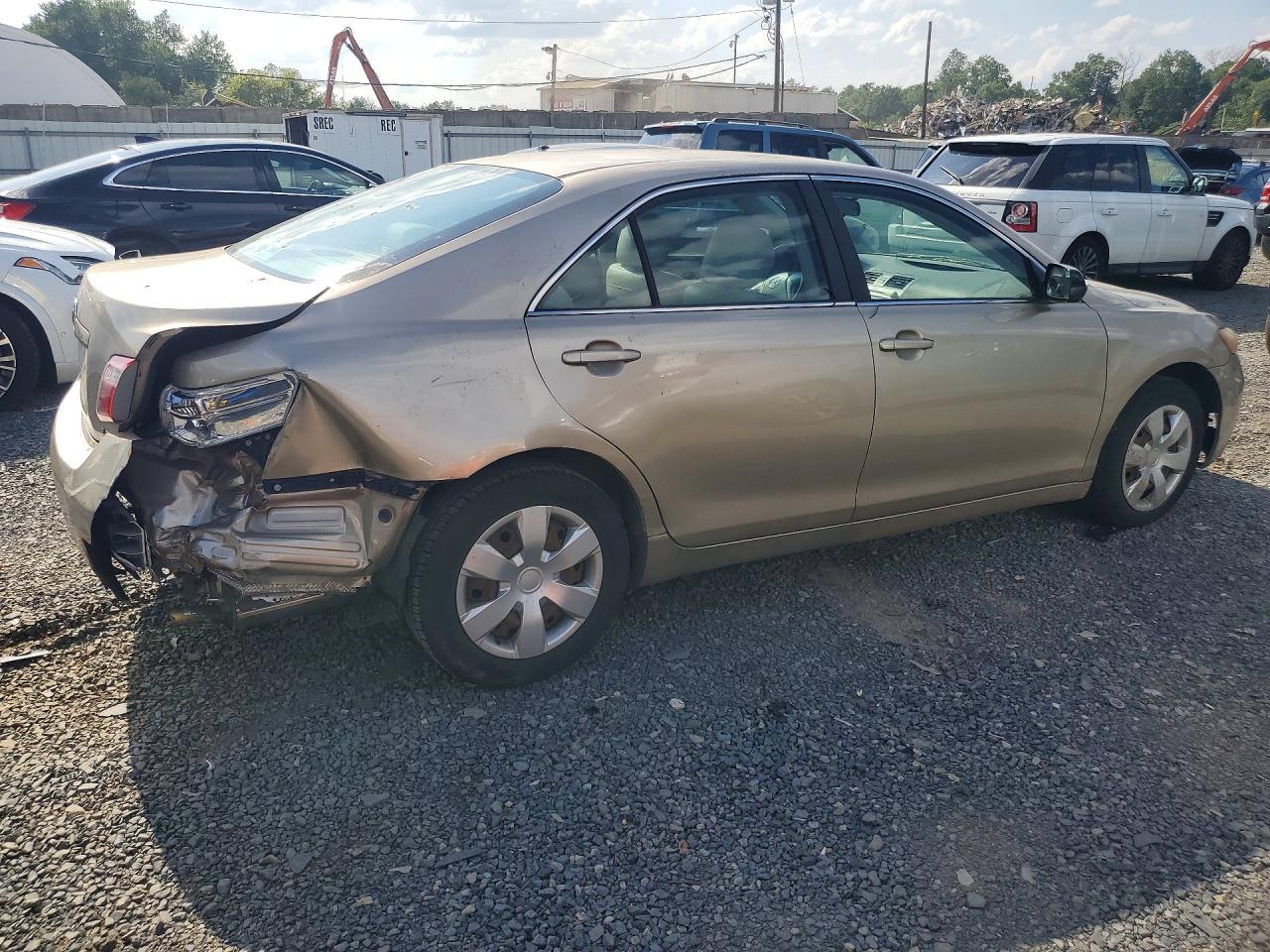 2009 Toyota Camry Le - Фото 3