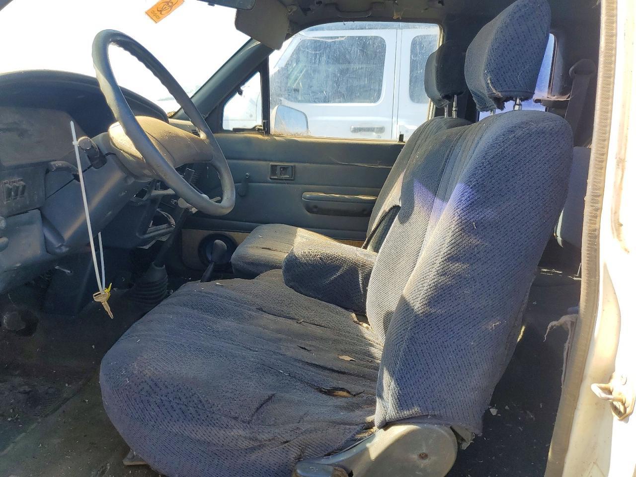 1991 Toyota Pickup Deluxe - Фото 7