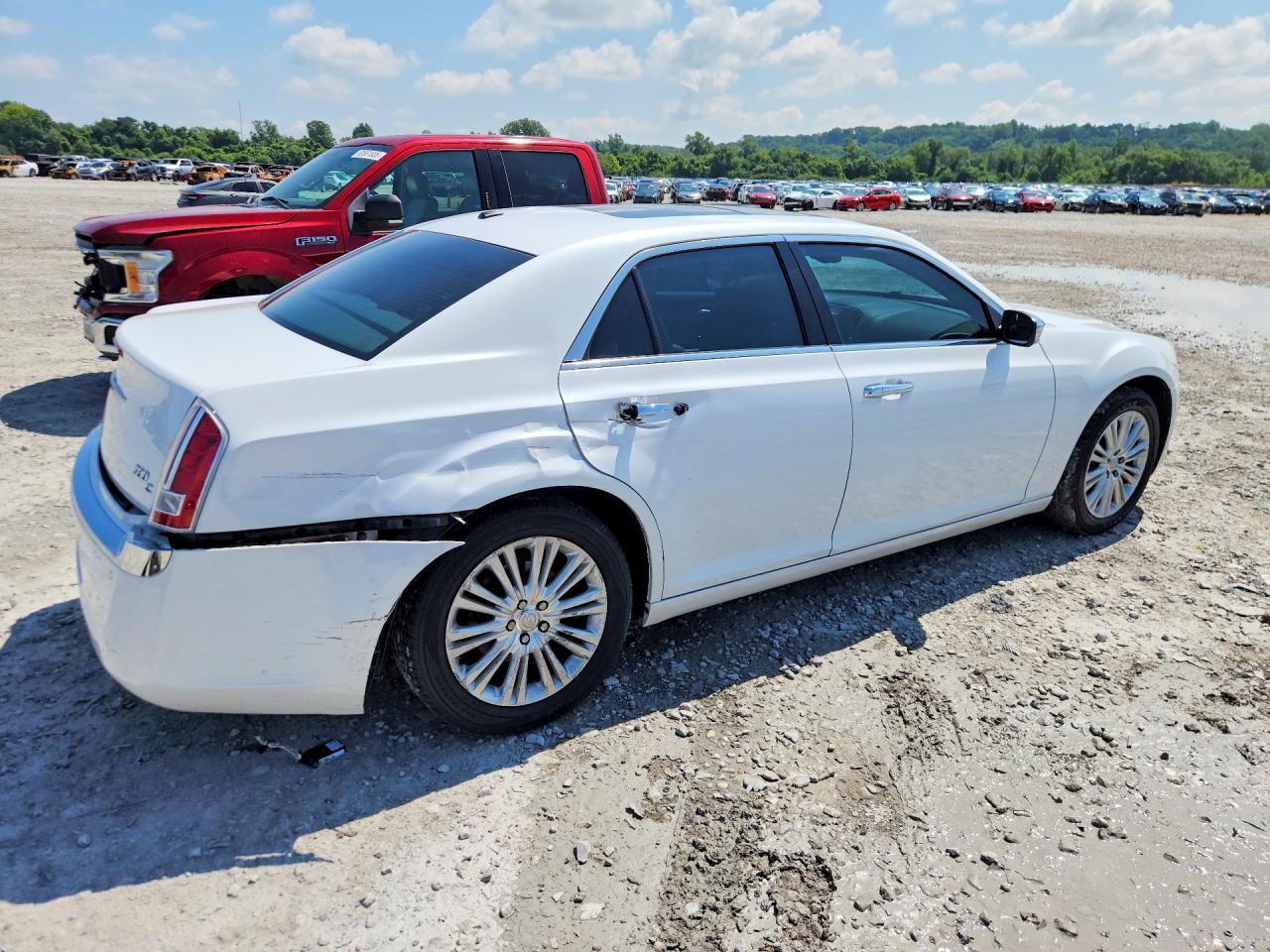 2013 Chrysler 300C - Image 3