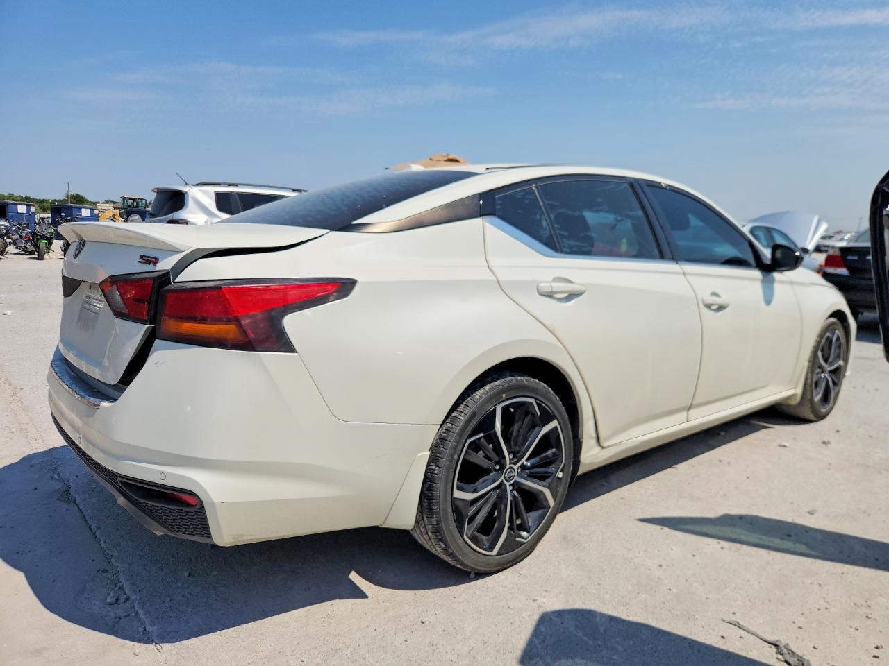 2023 Nissan Altima Sr - Image 3