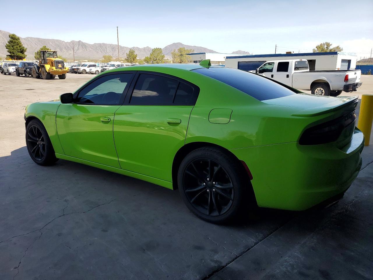 2019 Dodge Charger Sxt - Image 2