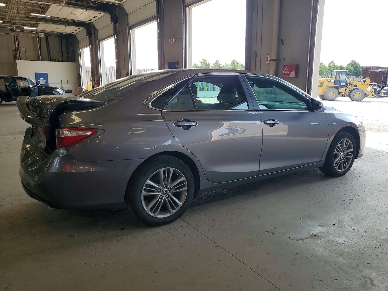 2017 Toyota Camry Se - Фото 3