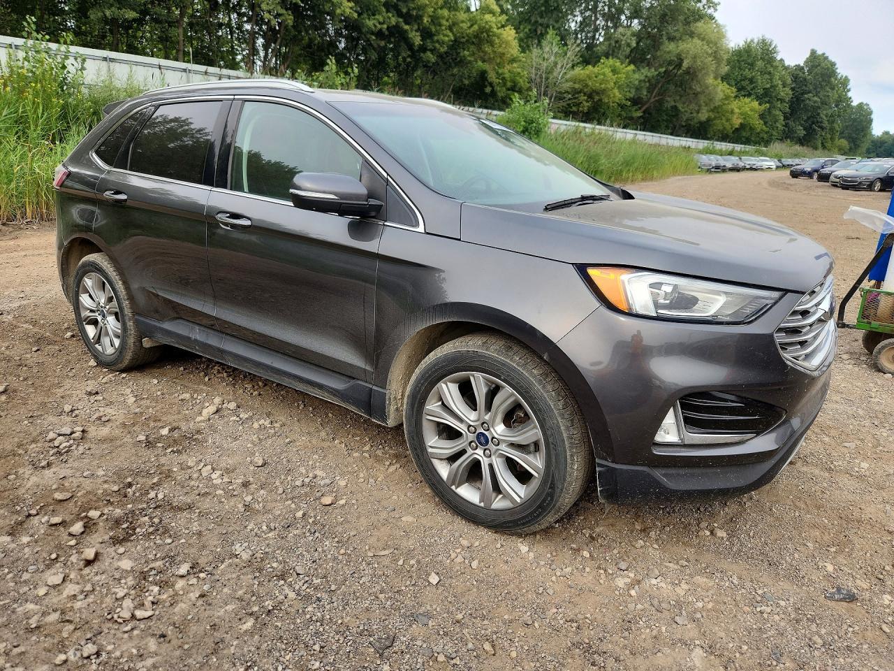 2019 Ford Edge Titanium - Image 4