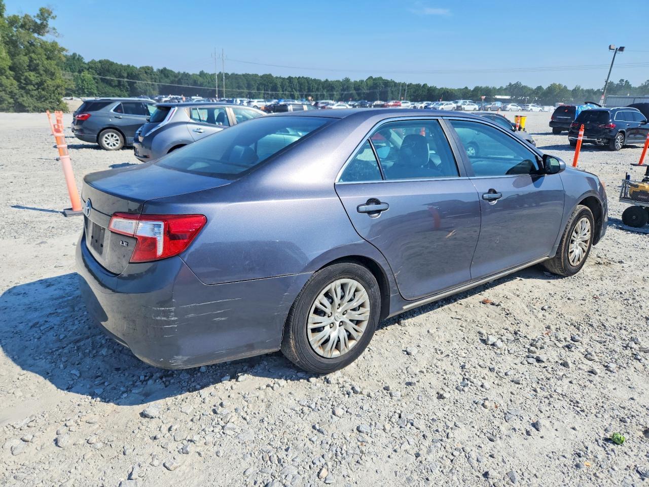2014 Toyota Camry Le - Фото 3