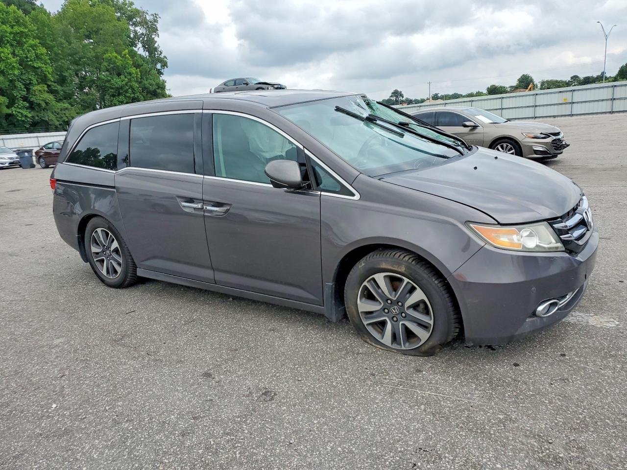 2015 Honda Odyssey Touring - Image 4