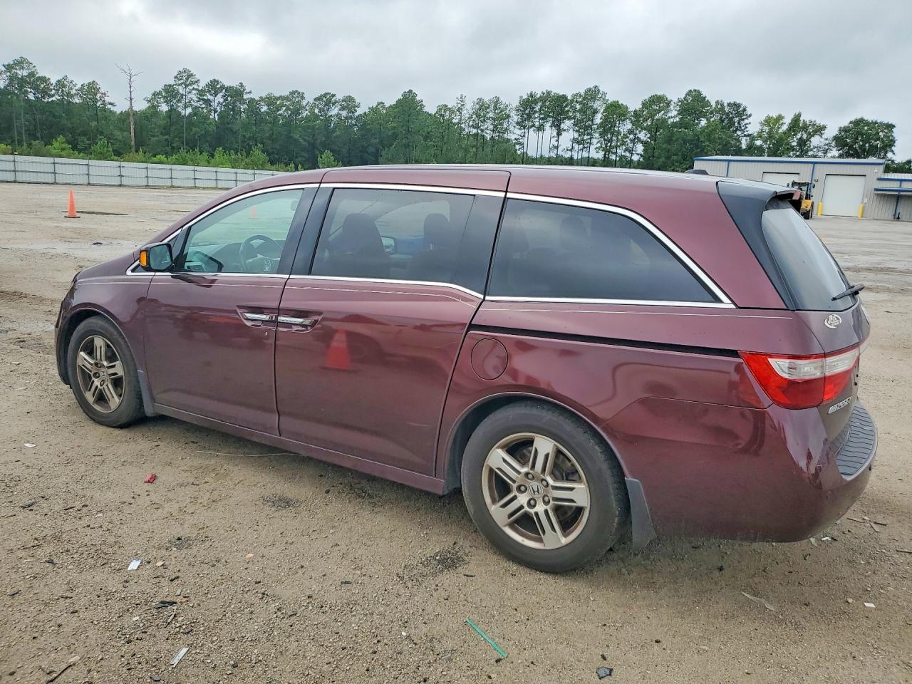 2012 Honda Odyssey Touring - Image 2
